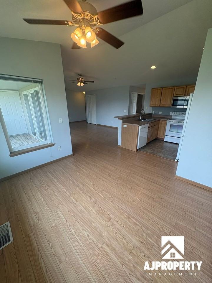 7107 W 56th St #22 - Photo 3 of 17