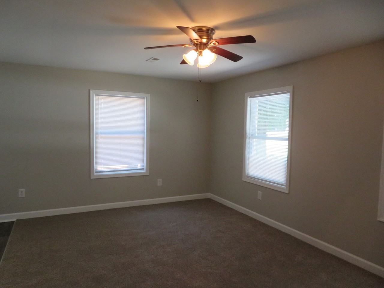 24009 Sequoia Rd - Photo 3 of 13