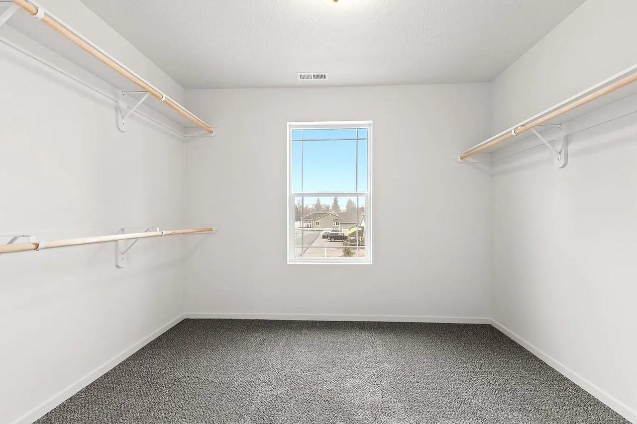 17520 E Desmet Ave - Photo 4 of 30