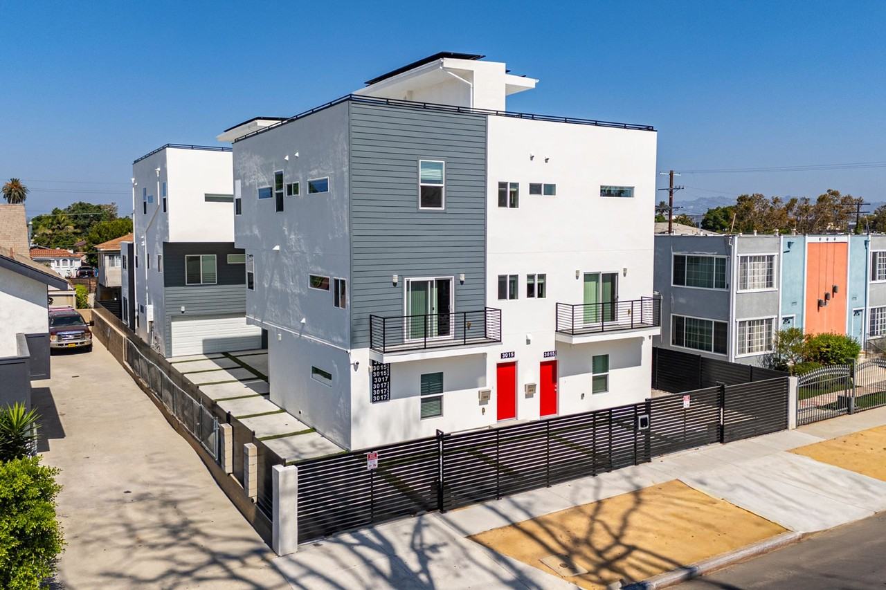 3015 Alsace Ave - Photo 4 of 50
