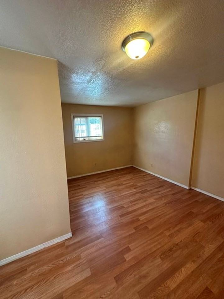 1220 Martin St - Photo 3 of 12