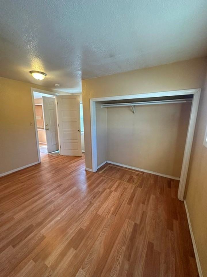 1220 Martin St - Photo 4 of 12