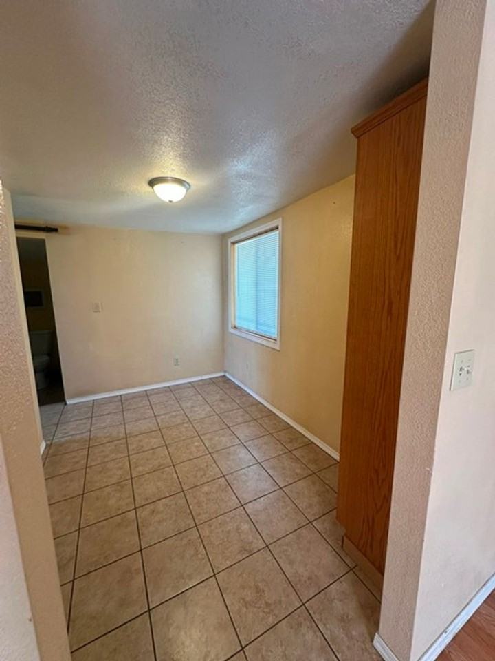 1220 Martin St - Photo 5 of 12