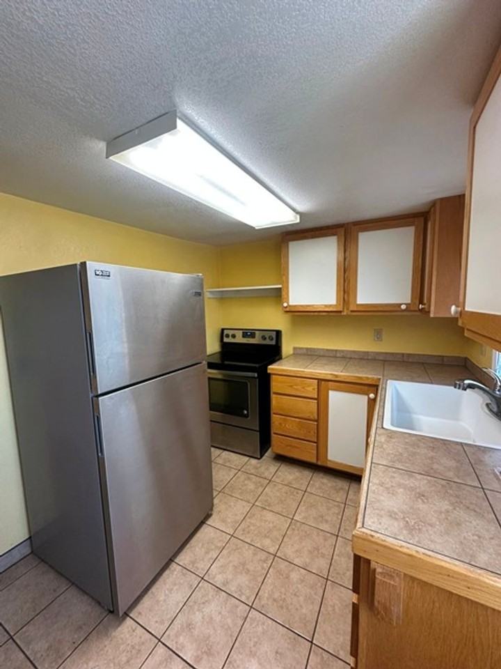 1220 Martin St - Photo 6 of 12