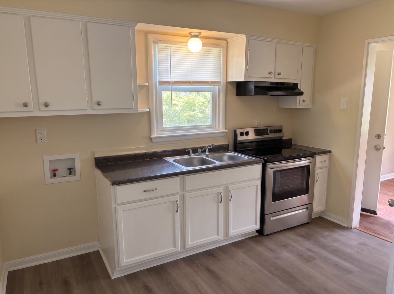 3293 Ashland St - Photo 5 of 14