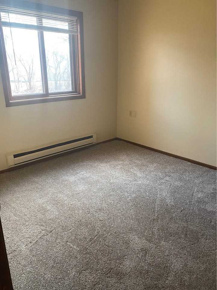 210 W Green St #5 - Photo 3 of 11