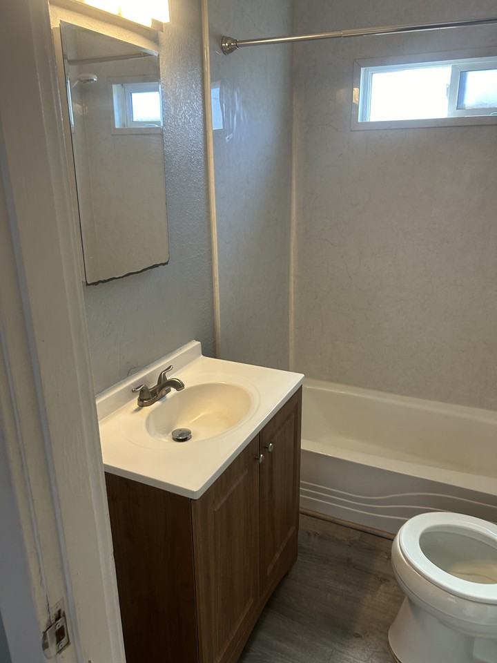240 E Main St #4 - Photo 6 of 29