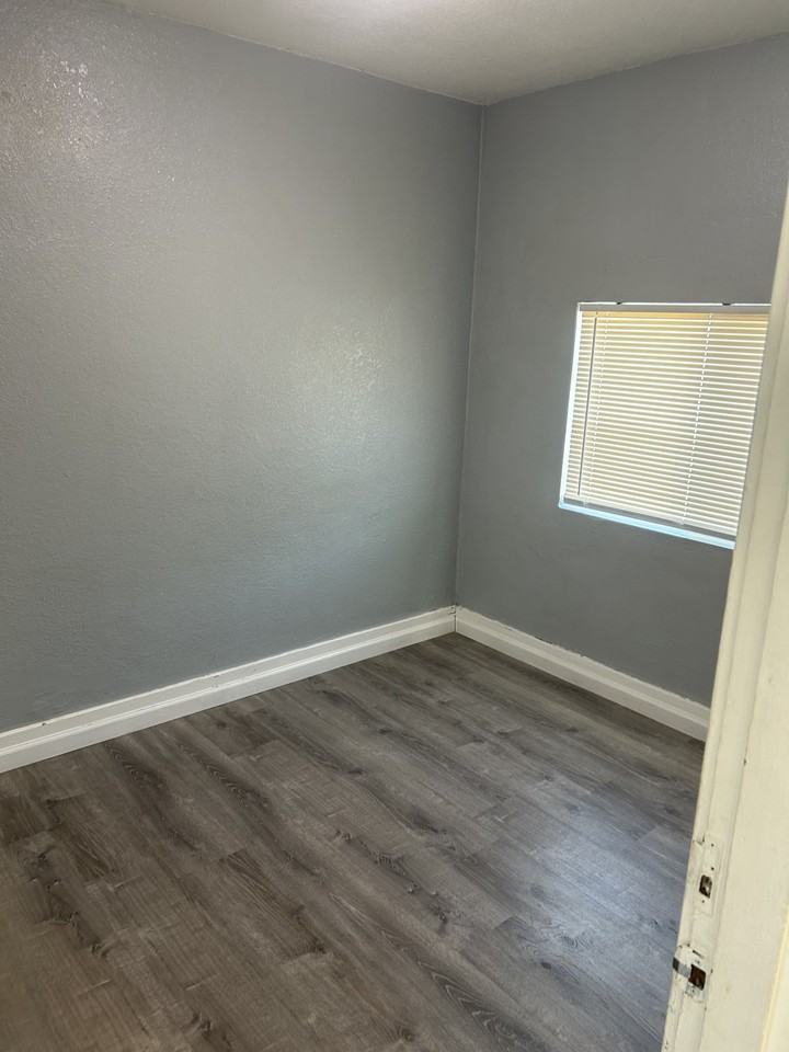 240 E Main St #4 - Photo 7 of 29