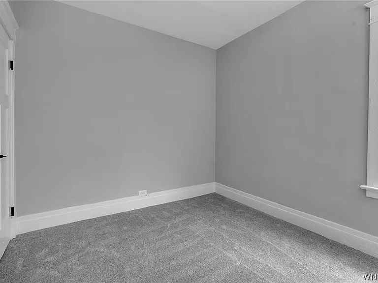 112 Lonsdale Rd #1 - Photo 5 of 8