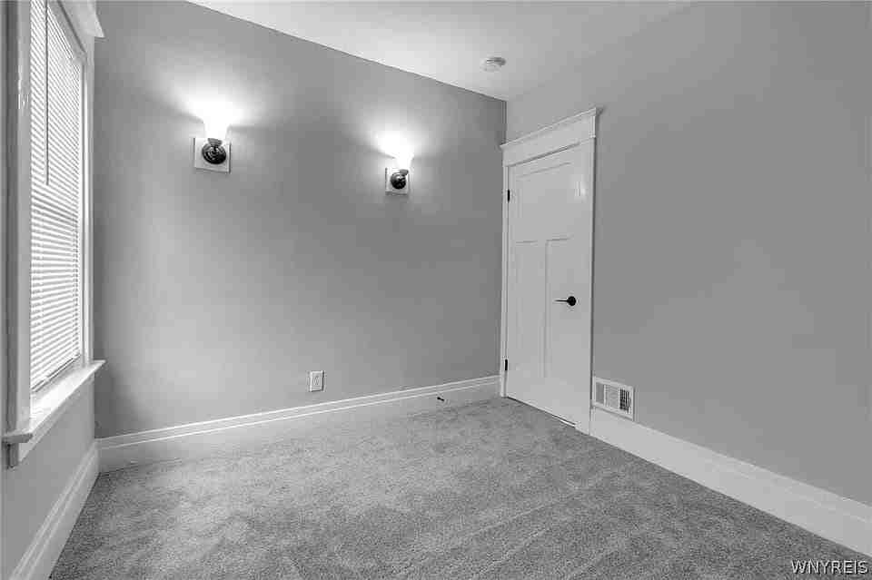 112 Lonsdale Rd #1 - Photo 7 of 8