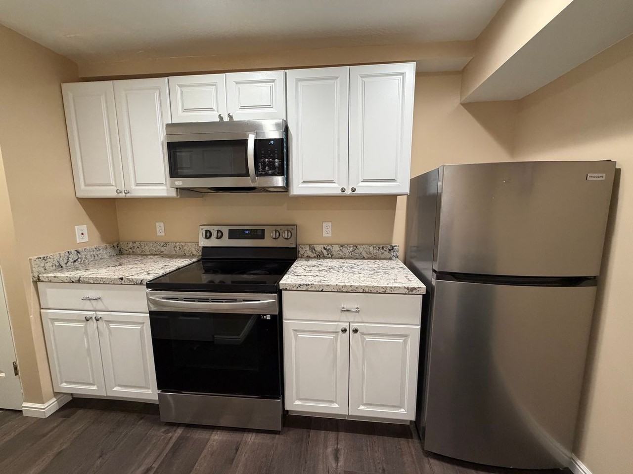 2080 E Debeers Dr - Photo 3 of 12