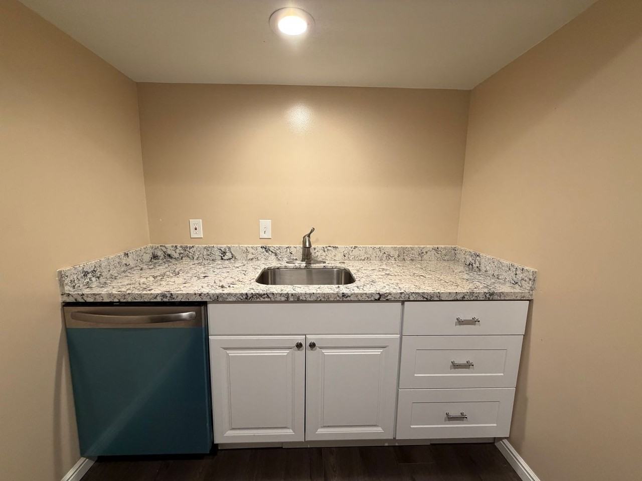 2080 E Debeers Dr - Photo 5 of 12