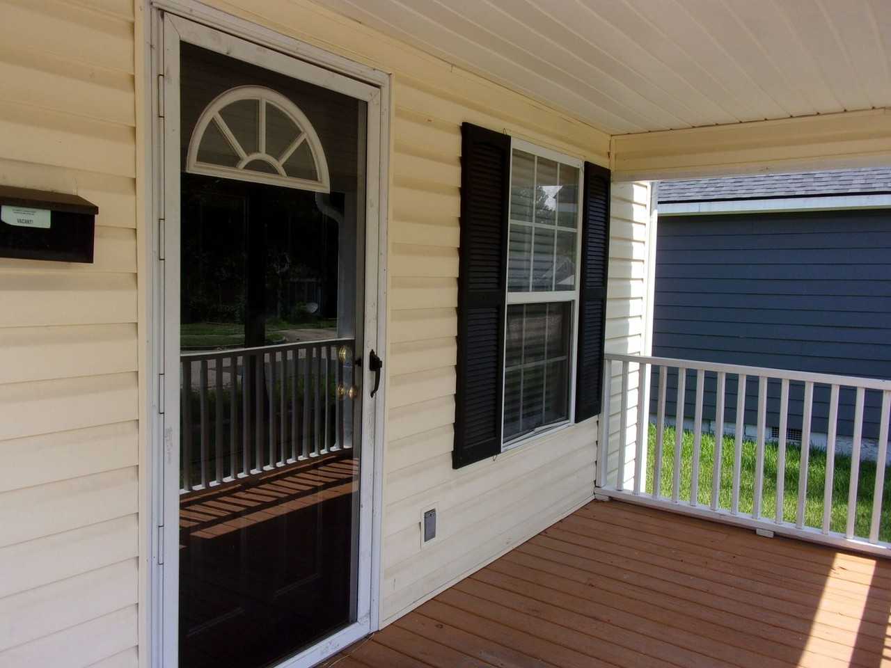 522 S Spruce St - Photo 3 of 15
