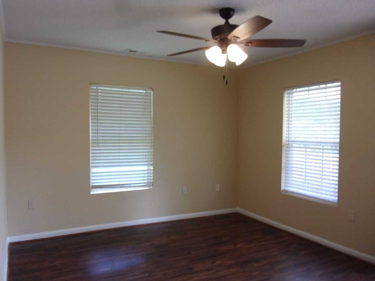 522 S Spruce St - Photo 4 of 15