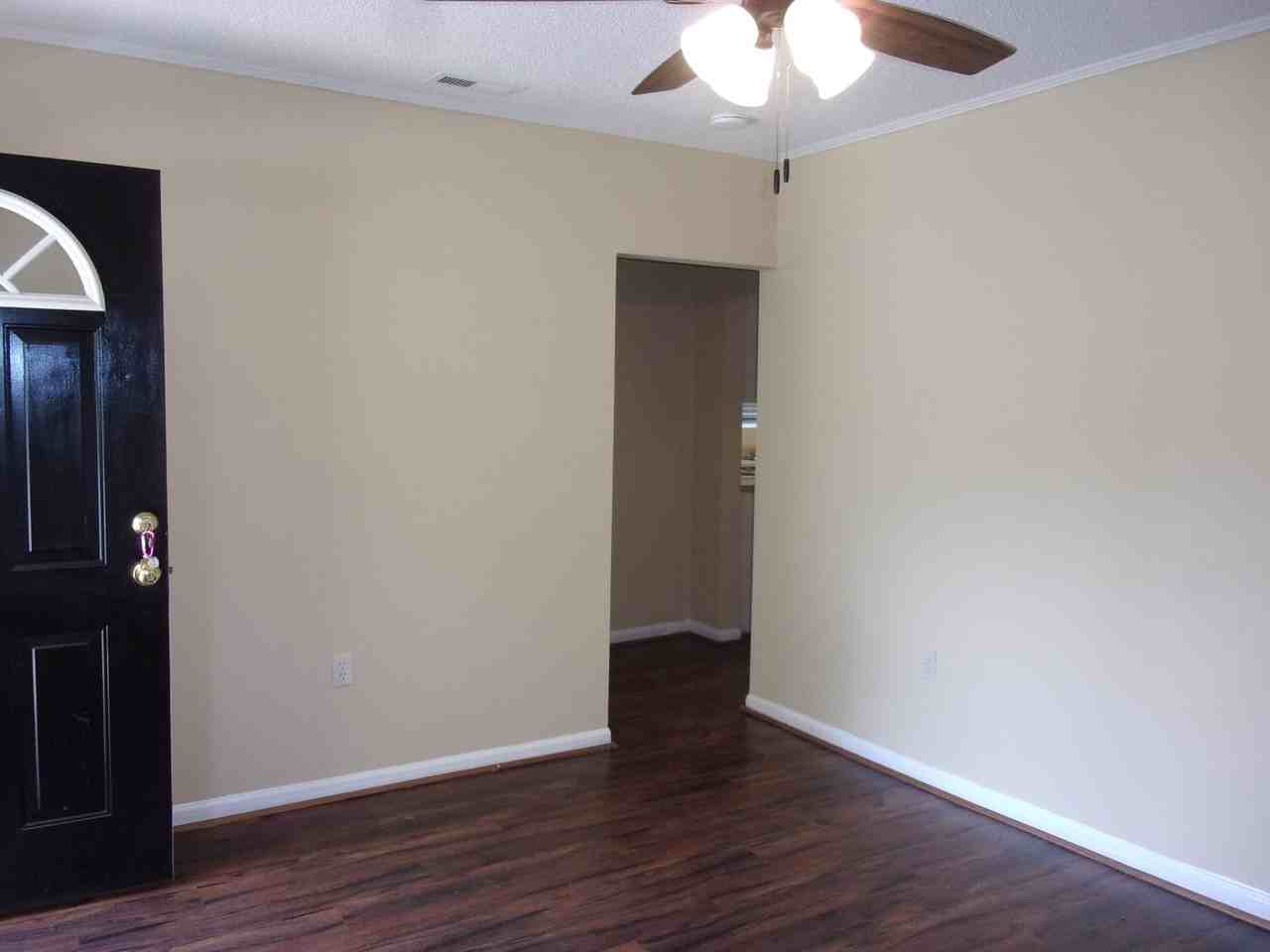 522 S Spruce St - Photo 5 of 15