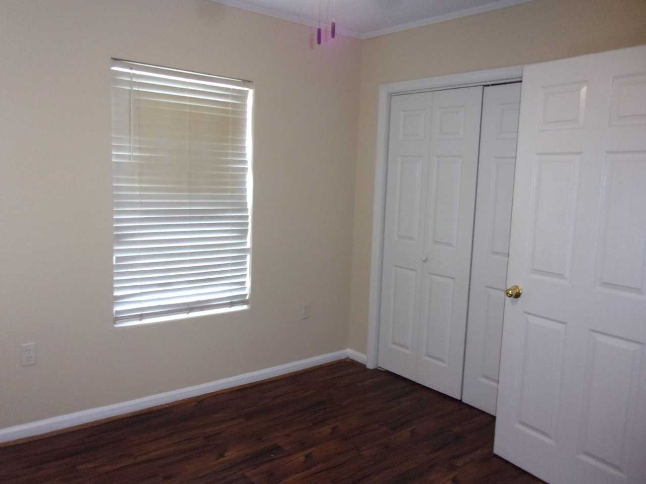 522 S Spruce St - Photo 7 of 15