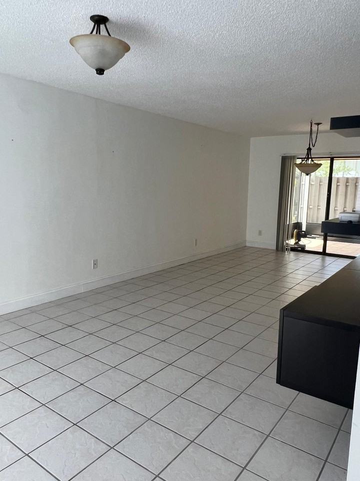 4001 Beneva Rd #324 - Photo 3 of 18