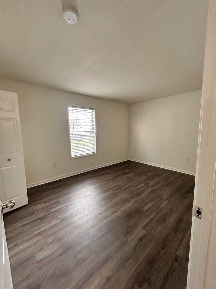 1155 Fords Pointe Cir #1155 - Photo 6 of 7