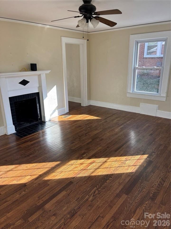 1106 8th St Ne #NA - Photo 3 of 10