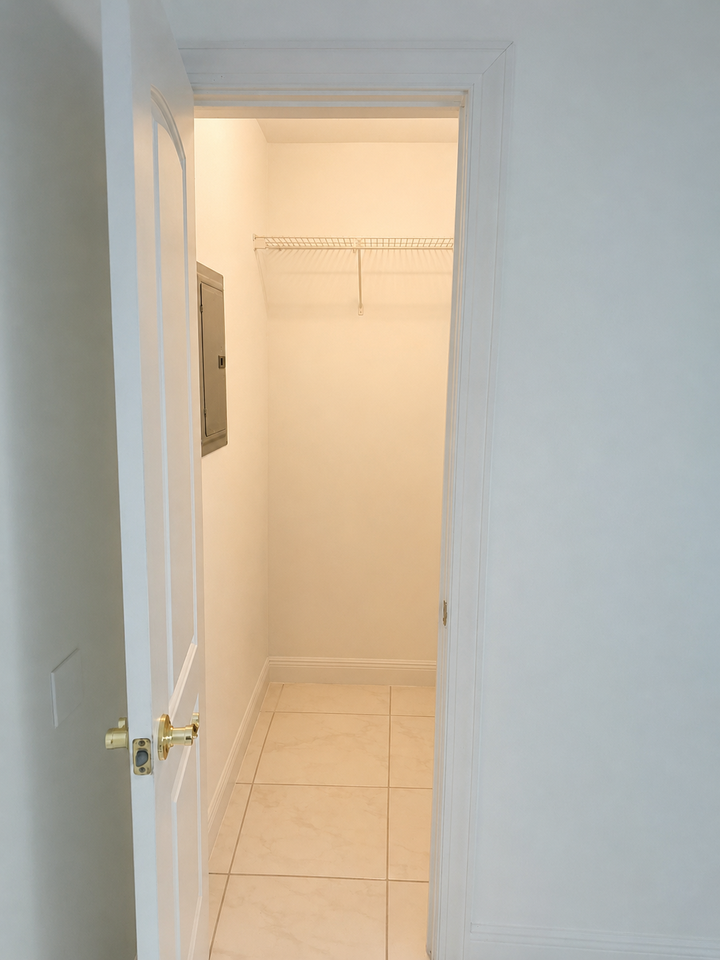 1801 Ne 25th Ave #2 - Photo 5 of 7