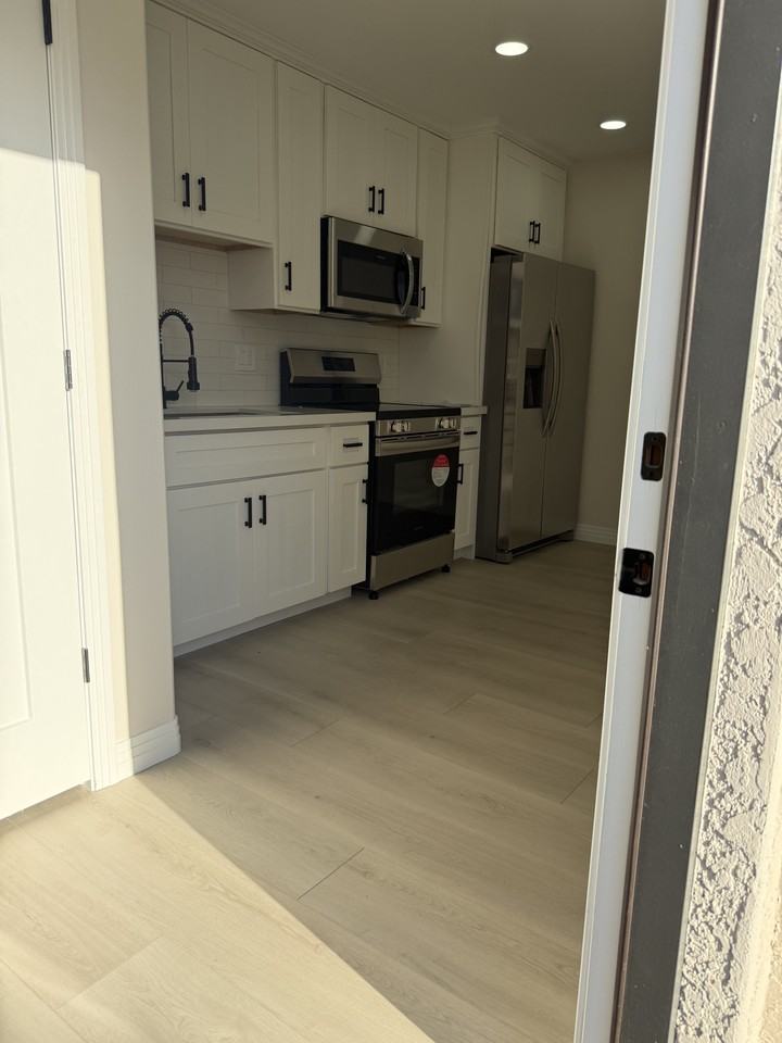 18212 N 43rd Pl #B - Photo 2 of 18