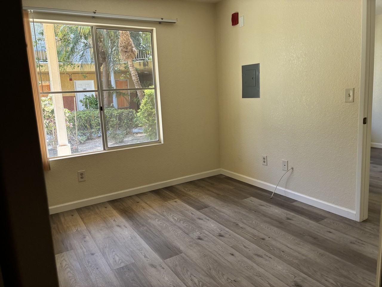 212 S Orange Ave #101 - Photo 3 of 6