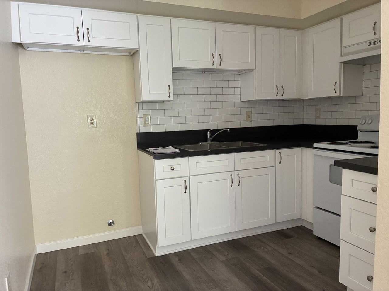 212 S Orange Ave #101 - Photo 4 of 6