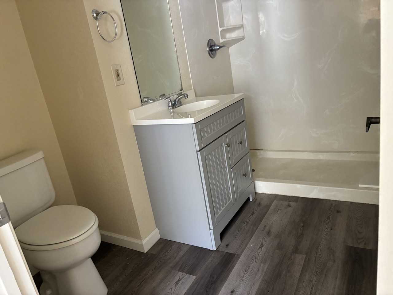 212 S Orange Ave #101 - Photo 5 of 6