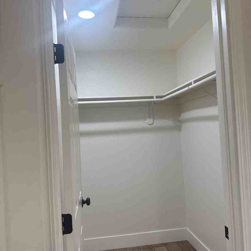 414 Ne 2nd Ave #B - Photo 2 of 9