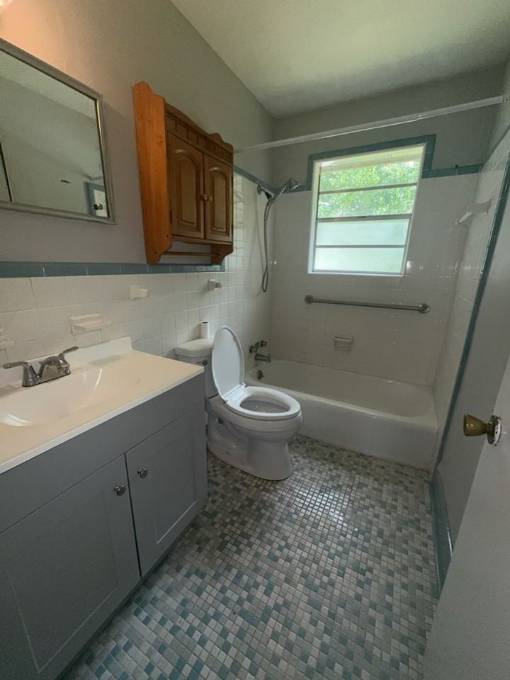1117 Steve Mar Dr - Photo 7 of 11