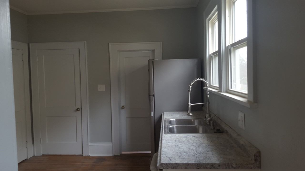 900 Walnut Ave - Photo 5 of 17
