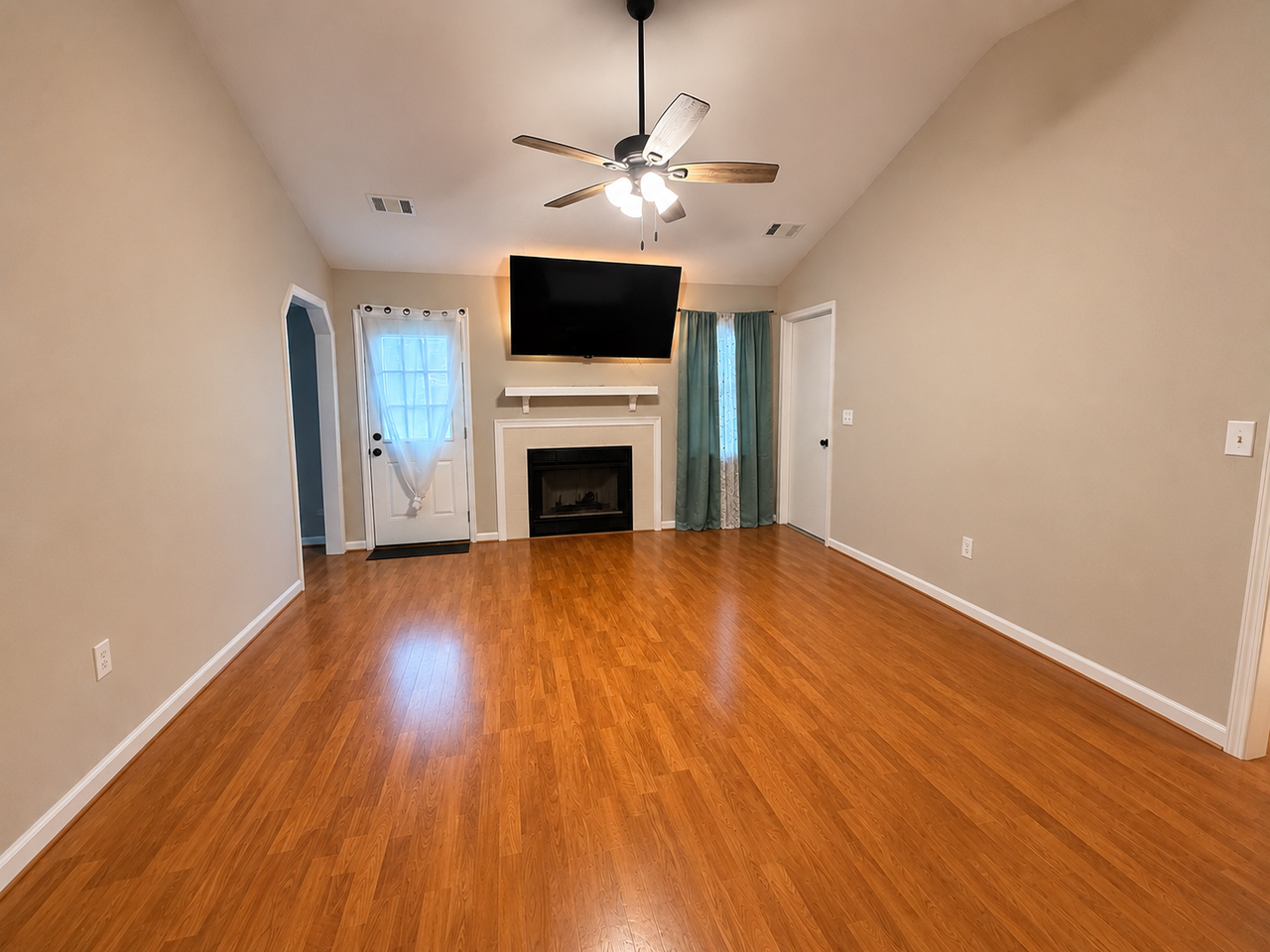2915 Eagle Pointe Dr #NA - Photo 2 of 21