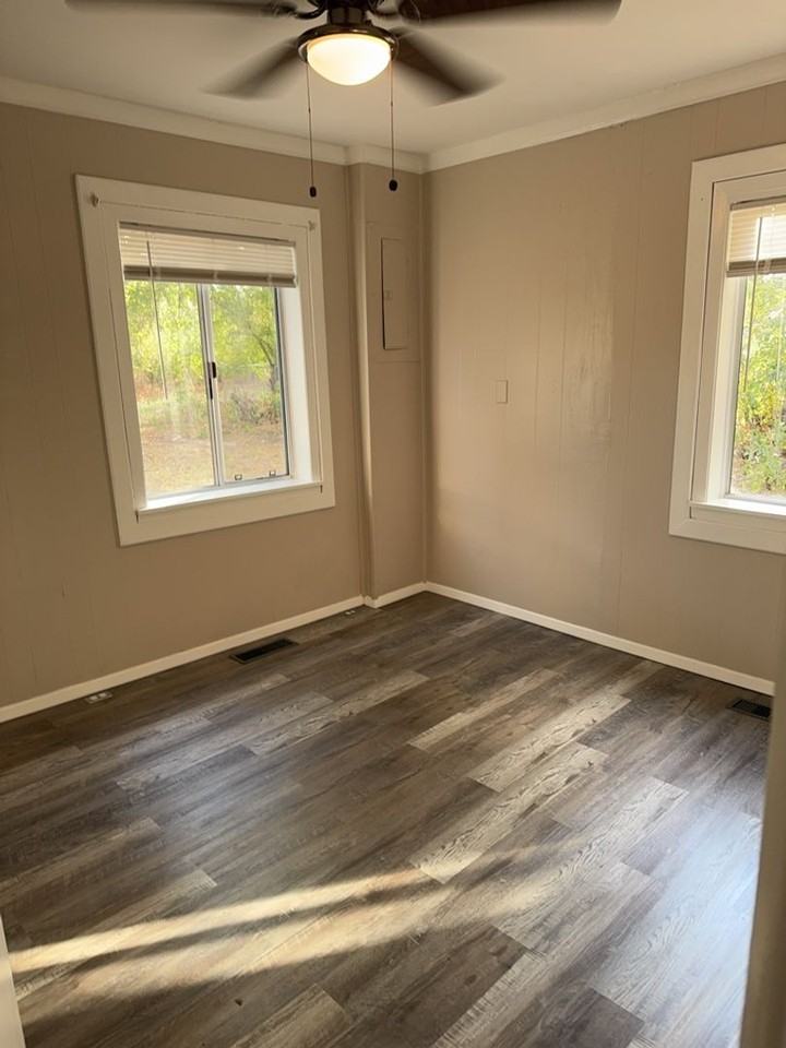 806 Robinson Ave - Photo 3 of 7