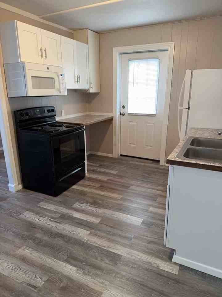 806 Robinson Ave - Photo 6 of 7