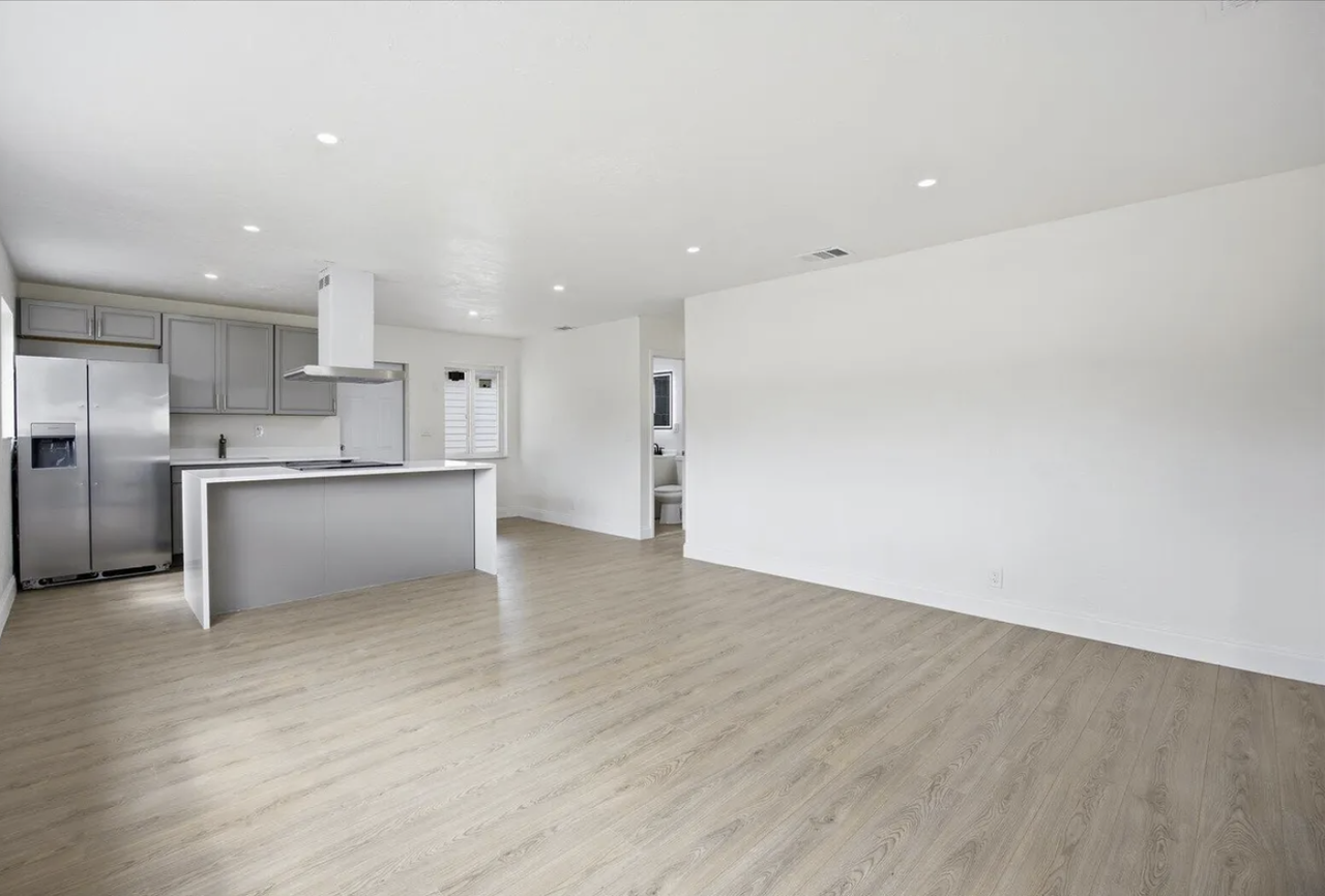 737 W Ilex Dr #NA - Photo 2 of 10