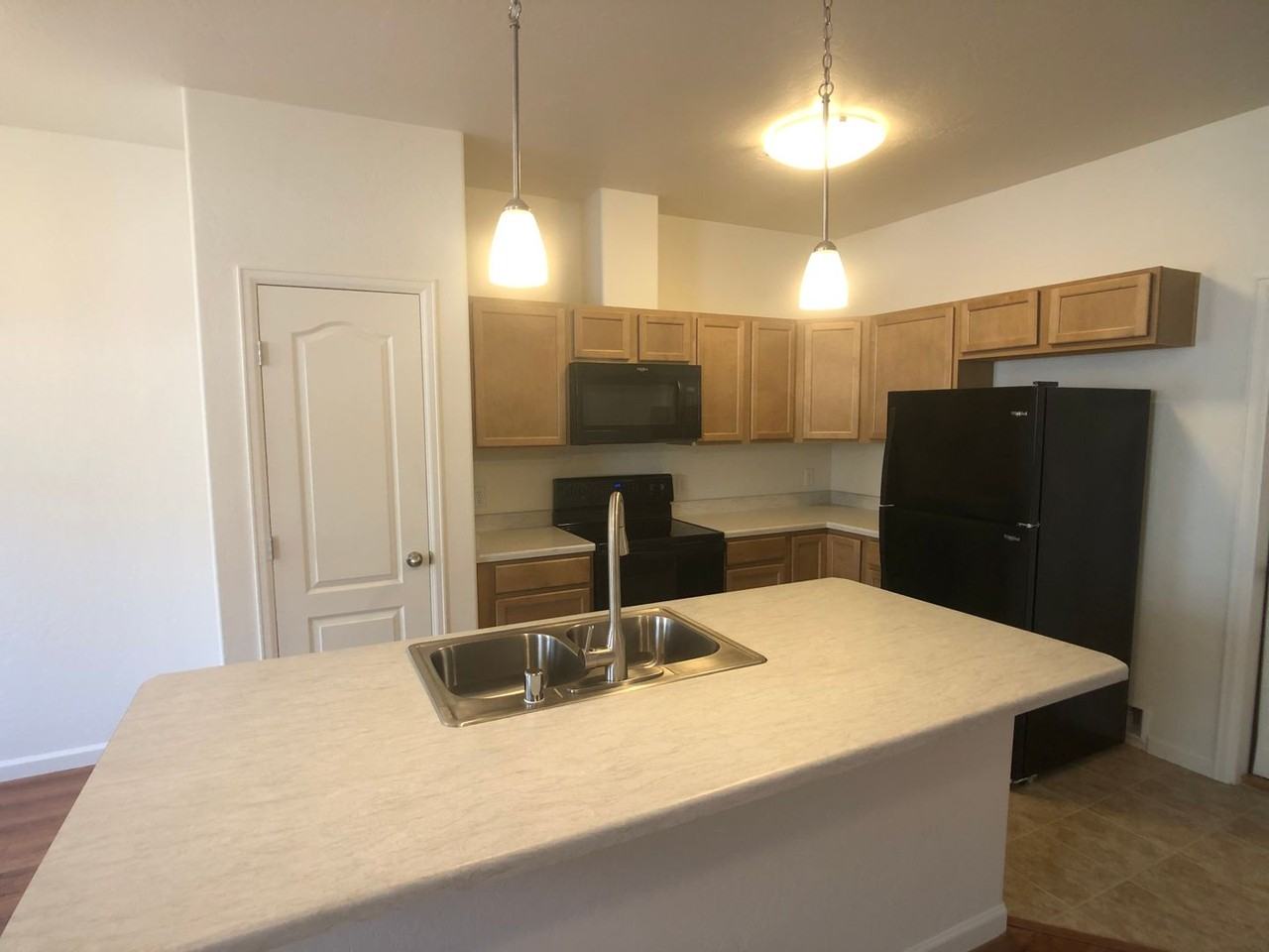 612 Mesa Canyon Ln #G - Photo 2 of 18