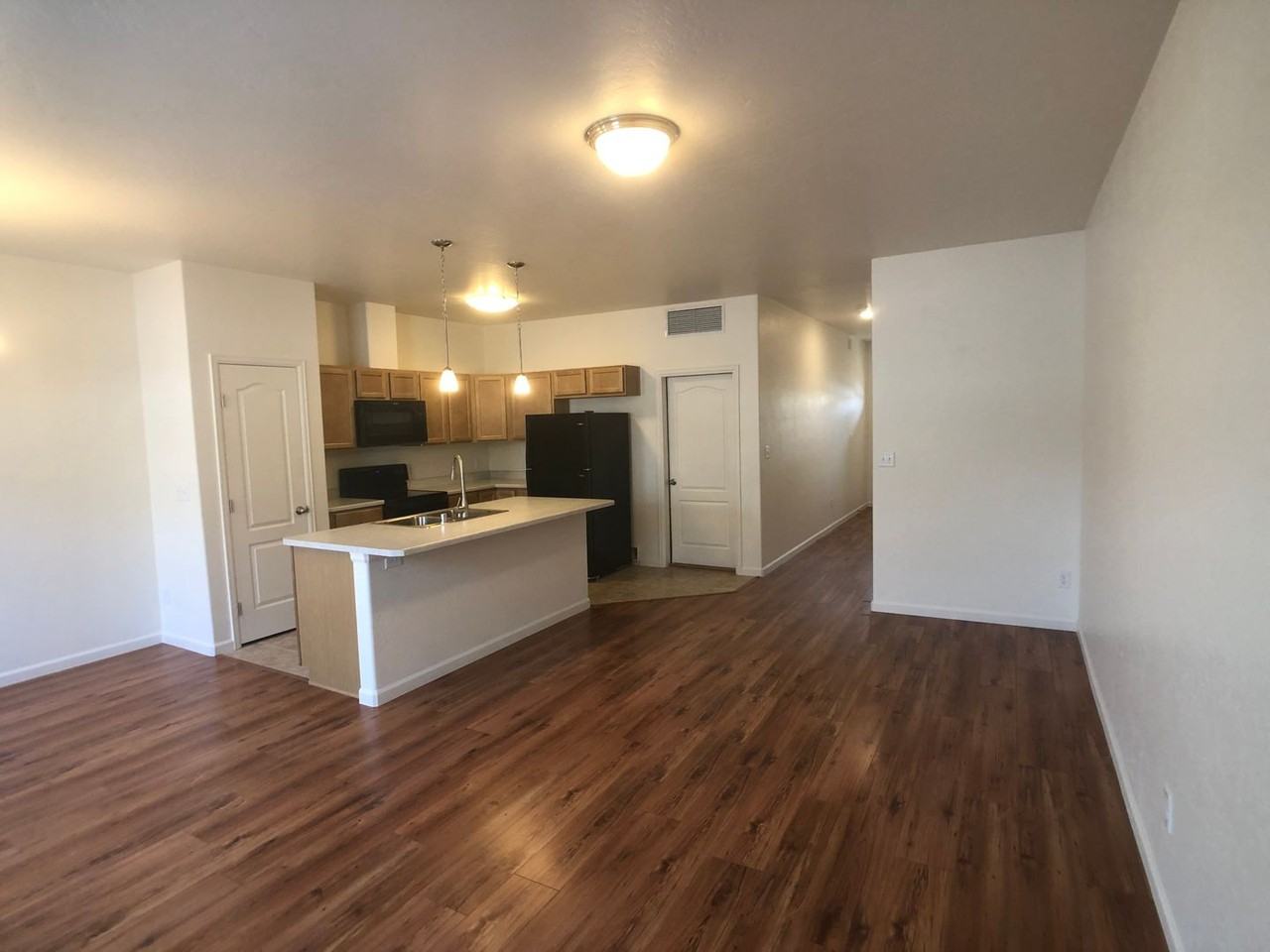 612 Mesa Canyon Ln #G - Photo 3 of 18