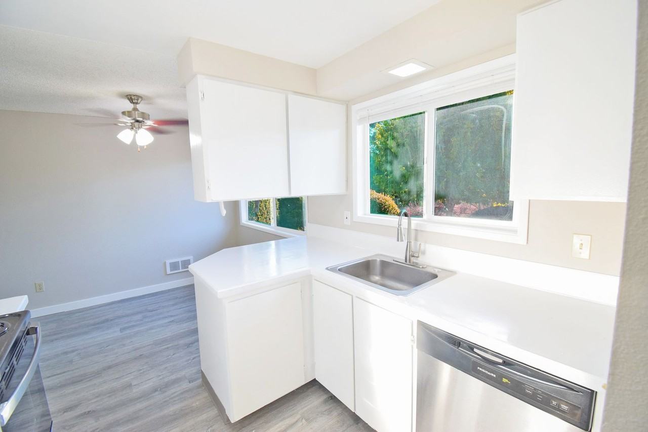 2391 Se 152nd Ave - Photo 4 of 25