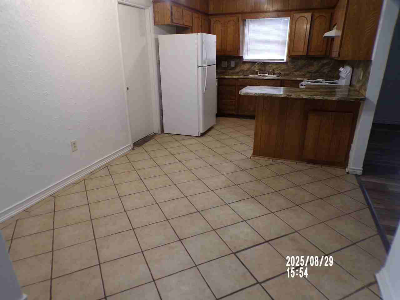 2335 Nw 41st St - Photo 2 of 28