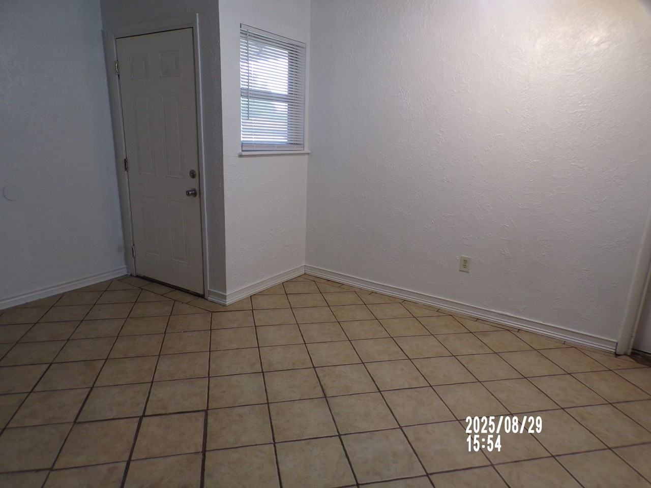 2335 Nw 41st St - Photo 6 of 28