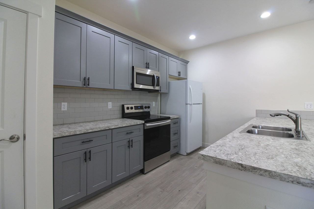 1073 S Cedar Pl - Photo 2 of 13