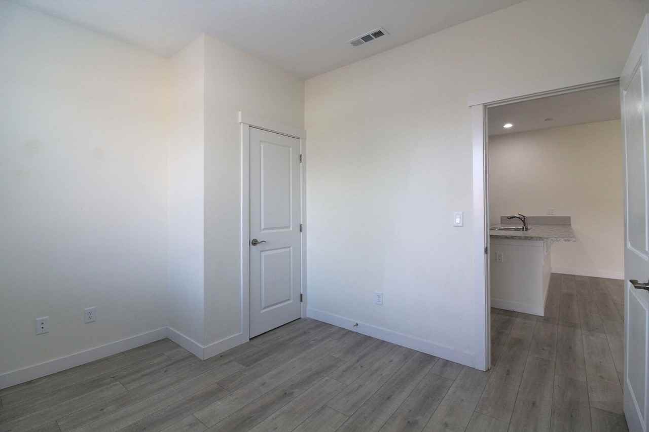 1073 S Cedar Pl - Photo 5 of 13