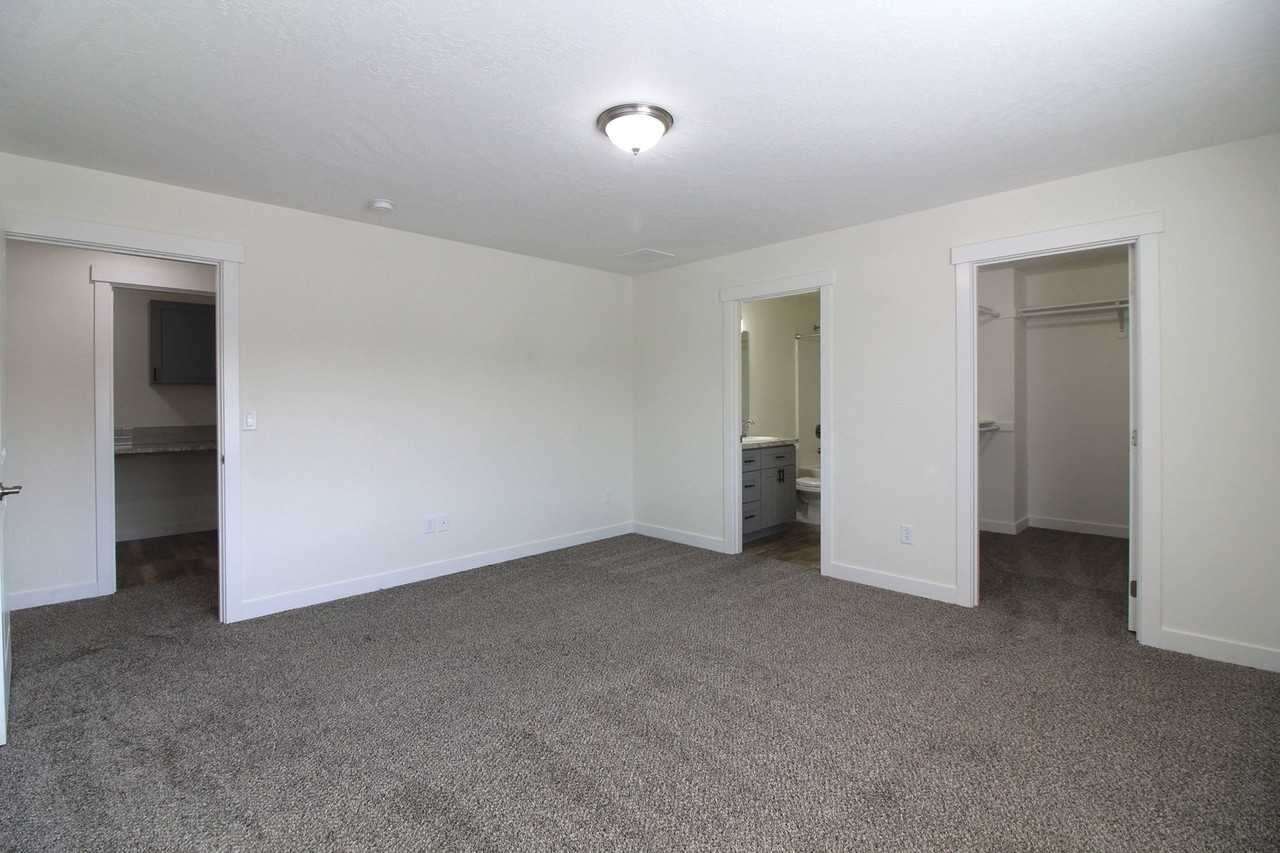 1073 S Cedar Pl - Photo 6 of 13