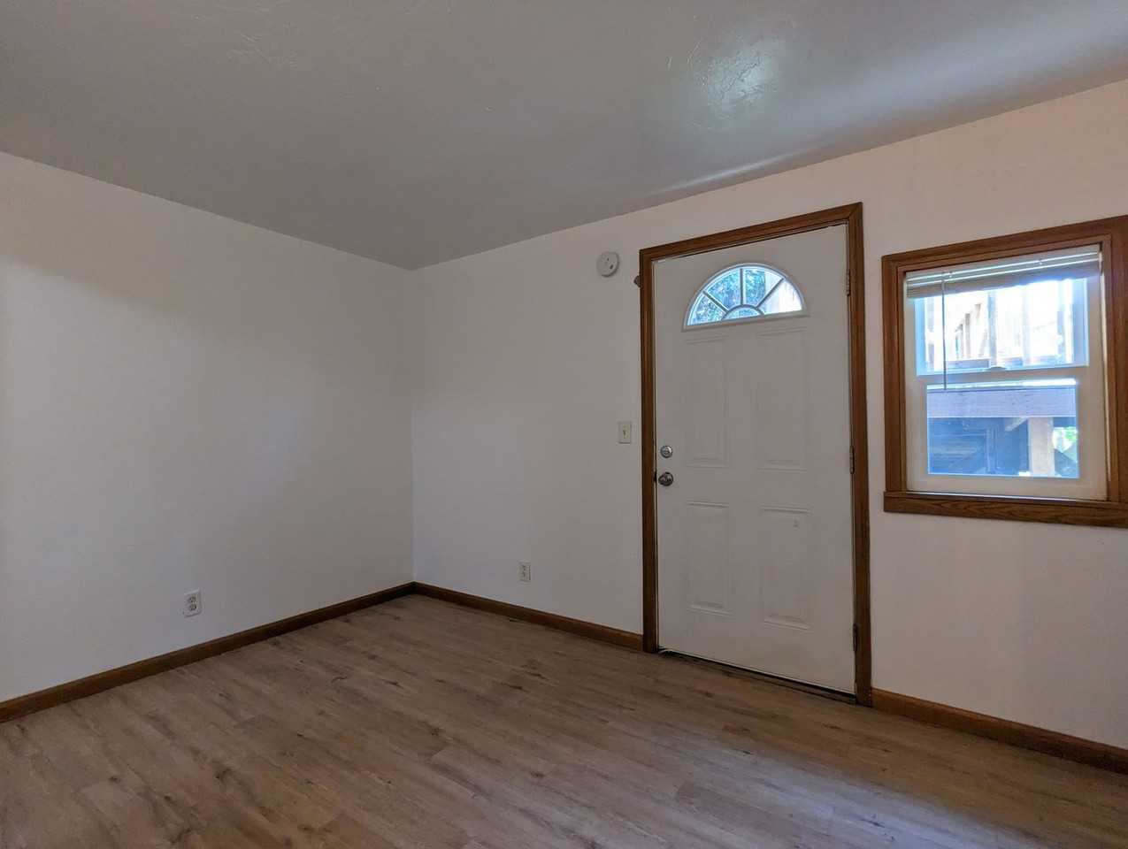 160 20th St #17 - Photo 2 of 11