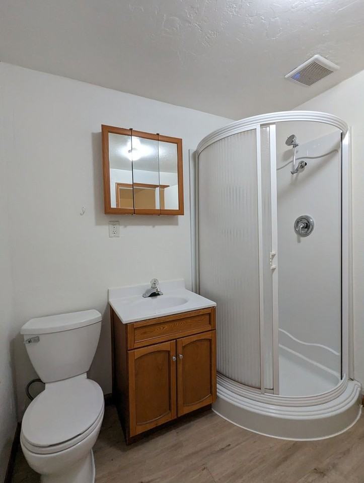 160 20th St #17 - Photo 7 of 11