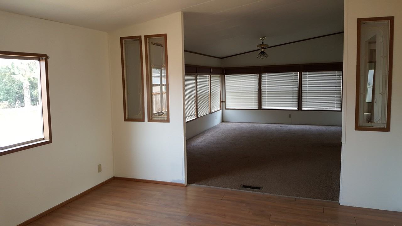 210 Arrow Way - Photo 3 of 17
