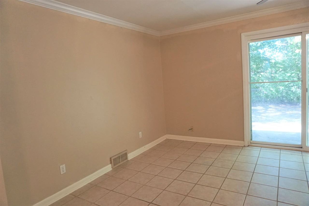 1813 Hardy Dr - Photo 3 of 39