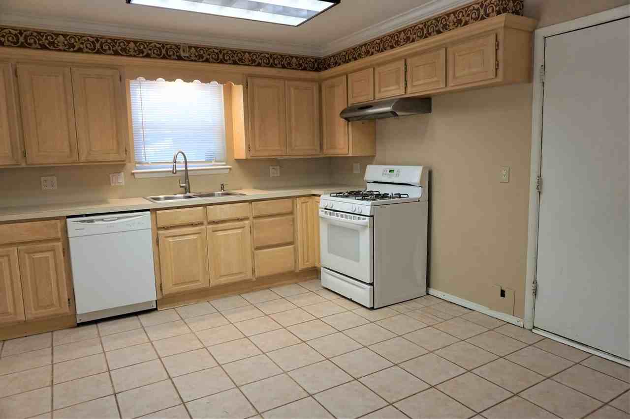 1813 Hardy Dr - Photo 4 of 39