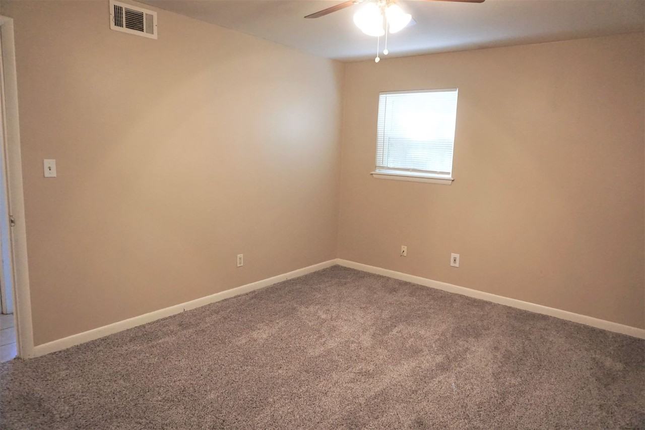 1813 Hardy Dr - Photo 7 of 39