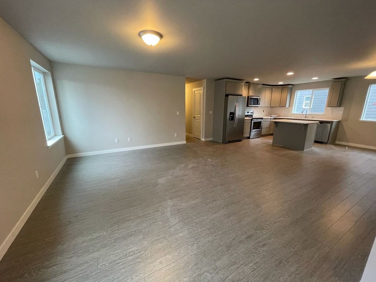 211 Jefferson Ave Nw - Photo 3 of 20